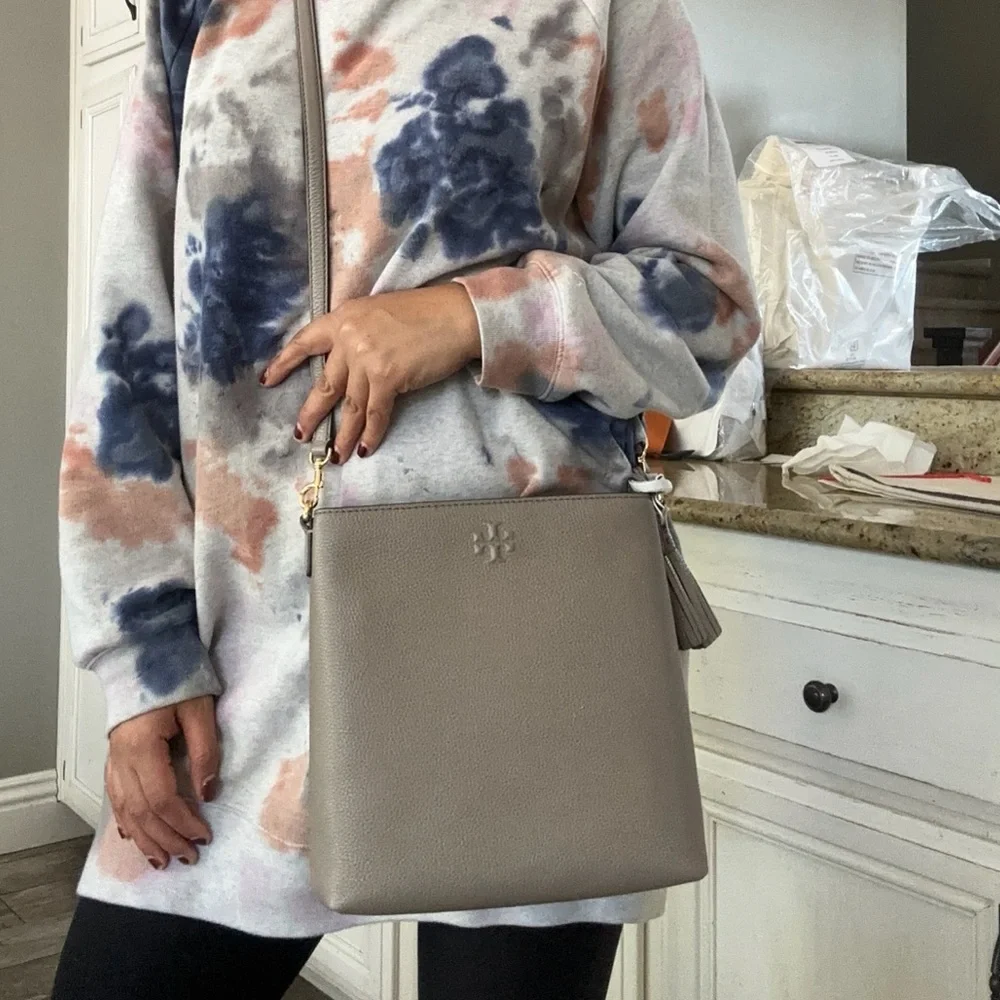 New Tory burch Thea swingpack crossbody/shoulder bag tiramisu color - Picture 10 of 11